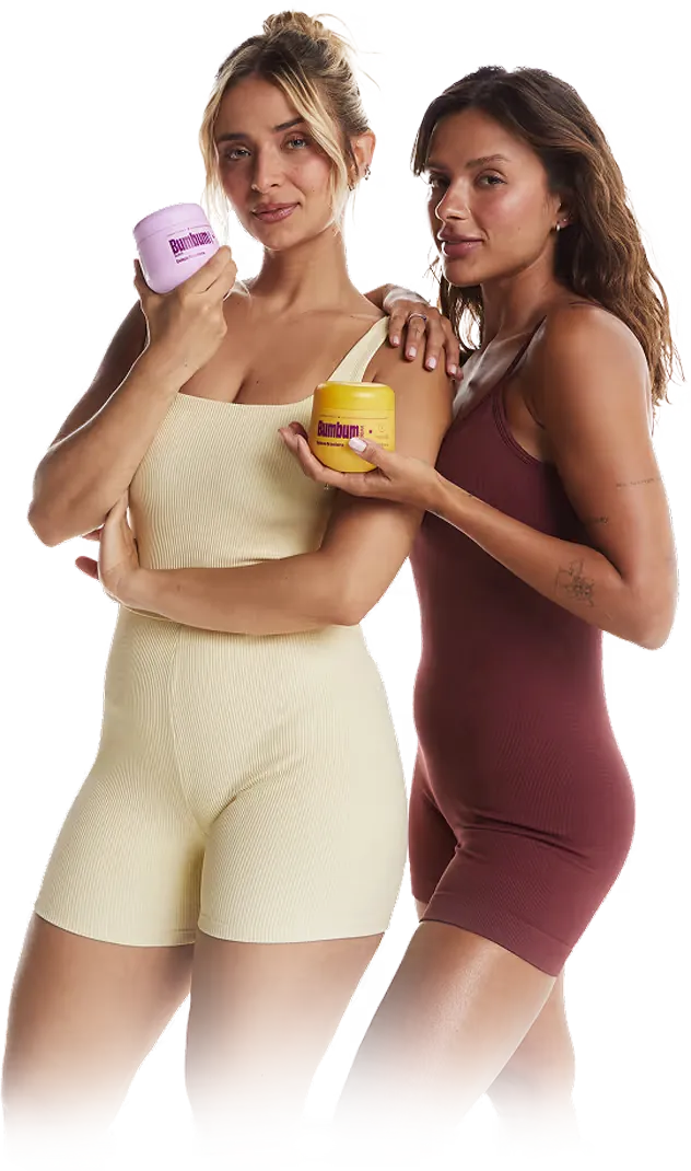 Duas mulheres segurando o Bumbum Cream